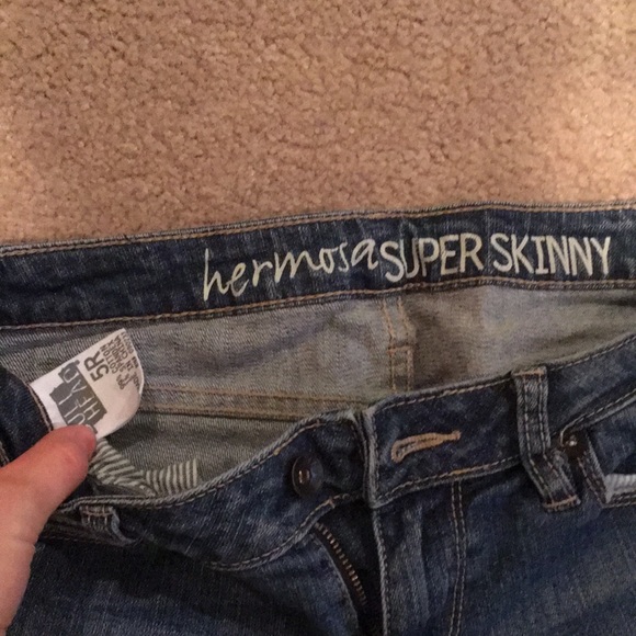 Bullhead Jeans - Picture 3 of 3